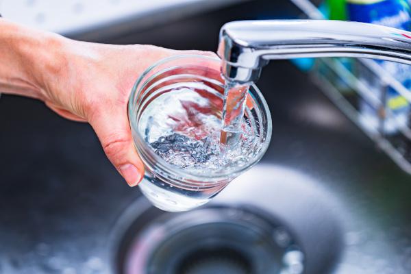 « Eau potable : les élus locaux alertent l'État sur l'urgence d'agir pour éviter un coût insoutenable »