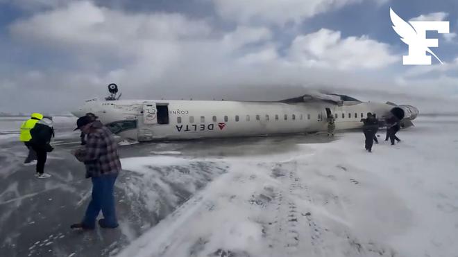 Canada : les images de l'atterrissage sur le dos d'un avion de ligne à Toronto, au moins 15 blessés