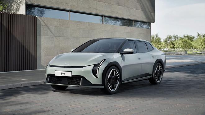 Kia EV4 : voici les premières images de l’ambitieuse berline électrique