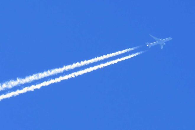 Thales : cette invention française va éradiquer les trainées blanches des avions (chemtrails)