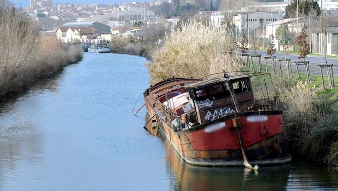 La face cachée du canal du Midi : les péniches "épaves" stationnées à Béziers et ailleurs, qui se meurent…