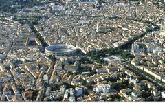 NÎMES Il déambule dans la rue avec une hache et un couteau