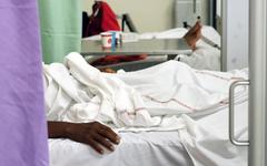 Dépassé par l’épidémie de chikungunya, le directeur du CHU de La Réunion réclame des renforts