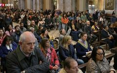 "Repose en paix Francisco" : l'Argentine sous le choc après la mort de "son" pape