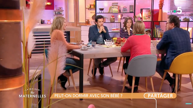 La maison des maternelles le Dr A.Pfersdorff aborde le sujet du Cododo (co sleeping ou co sommeil) avec Emmanuelle Bonnet, puéricultrice