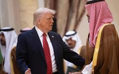 Comment Donald Trump a lâché Netanyahou pour se rapprocher des pays du Golfe