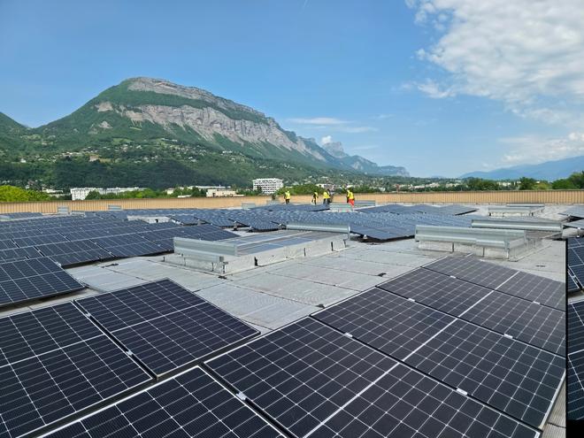 Centre de tri Athanor de La Tronche : 2 900 m² de panneaux photovoltaïques inaugurés par la Métropole