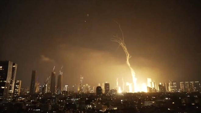Israël: des explosions à Jérusalem et à Tel-Aviv après des tirs de missiles iraniens