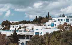 Menaces sur Sidi Bou Saïd : un plan d’urgence en préparation face aux glissements de terrain