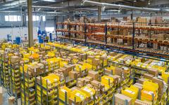 « STOP AMAZON » : Comment la Sarthe résiste à l’empire logistique