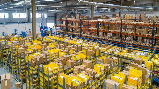 « STOP AMAZON » : Comment la Sarthe résiste à l’empire logistique