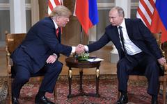 Ukraine: Macron dénonce le "cynisme" de Poutine après l'attaque de Kiev
