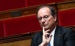 Motion de censure du PS : François Hollande explique pourquoi il votera contre le gouvernement Bayrou