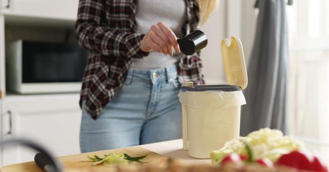 Tri des biodéchets : malgré la loi, les bacs à compost peinent à convaincre les urbains