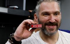 Soutien de Poutine, la légende du hockey sur glace Alex Ovechkin milite pour le retour des Russes dans les compétitions sportives