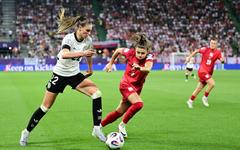 Foot - Euro (Femmes) - Allemagne - « Elle a une marge de progression, c'est certain »  : Jule Brand, le talent allemand que l'OL veut polir