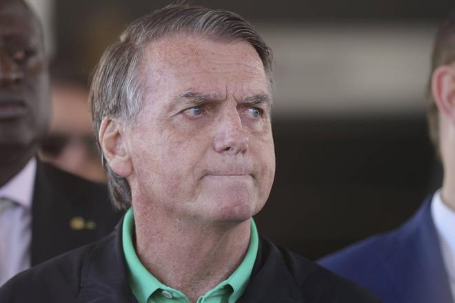 Bracelet électronique, « atteinte à la souveraineté »… La pression judiciaire s’accroît sur l’ex président brésilien Jair Bolsonaro