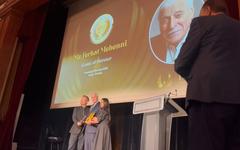 Ferhat Mehenni reçoit le prix “Lifetime Achievement” lors des International Prime Awards 2025 à Paris