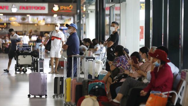 "Nous devons l'accepter, c'est la nature" : près de 300 000 Vietnamiens évacués à l'approche du typhon Kajiki