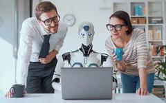 Étude Stanford : 45% des pros veulent collaborer avec l’IA pour les tâches ennuyeuses