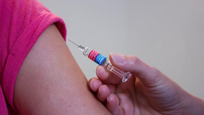 Covid-19 - Macron "très prudent" sur le vaccin Pfizer-BioNtech