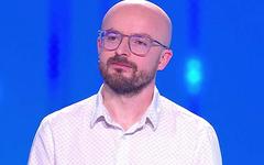 Le champion Vincent menacé ? Cyril Féraud jubile