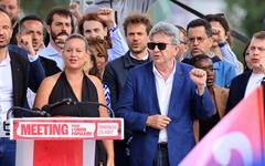 Jean-Luc Mélenchon s'en prend aux journalistes de LCI qui ont "osé" interroger, ce midi, Manuel Bompard sur la mort de Quentin et sur le rôle de la Jeune Garde : "C'était une garde à vue !"