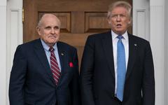 Covid-19: Donald Trump annonce que son avocat Rudy Giuliani est positif au virus