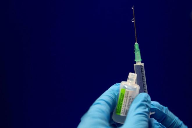 Covid: Sanofi et GSK annoncent que leur vaccin ne sera prêt que fin 2021
