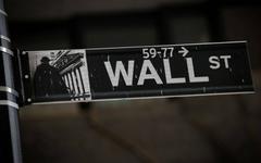 L'attente d'un plan de relance pèse sur Wall Street, Disney soutient le Dow