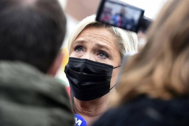 Référendum pour le climat: "manoeuvre politicienne" selon Le Pen, "cynisme" pour Peltier