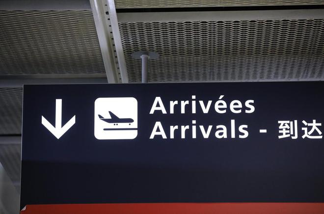 Aéroport d’Orly : en garde à vue, « une mule » se suicide avec l’arme d’un policier