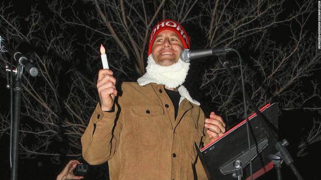 Kirk Cameron organise des manifestations de chants de Noël au milieu de la montée en puissance du Covid-19 en Californie
