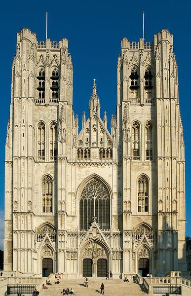 Belgique: 15 personnes par messe, les évêques multiplient les célébrations