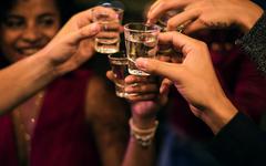 Nouvel An et coronavirus : est-il autorisé d'organiser une fête chez soi ?