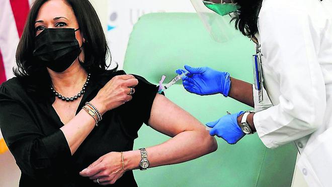 Etats-Unis : historiquement "anti-vax", les Américains se tournent vers le vaccin dans un pays meurtri par le coronavirus