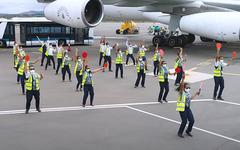 Faute d’avion, l’aéroport d’Antananarivo danse (vidéo)