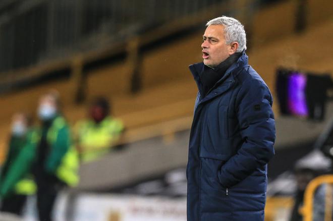 Mourinho s’emporte contre la Premier League après le report de Tottenham-Fulham