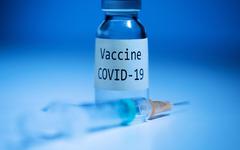 Coronavirus : pourquoi la France a choisi d'injecter deux doses du vaccin Pfizer/BioNTech