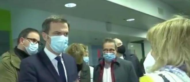Interpellé par un médecin à l'Hôtel-Dieu pour savoir quand les Français seront vaccinés, Olivier Véran répond: "Bientôt ! On gère les stocks en bons pères de famille" - VIDEO