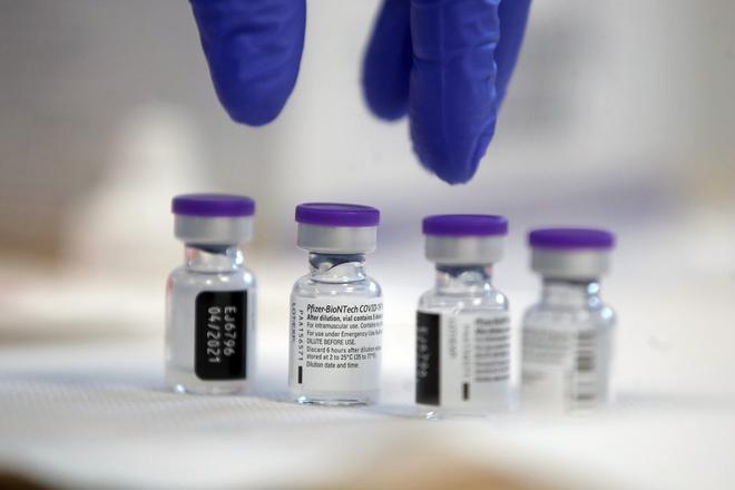 Coronavirus : "Il y a un réel risque de pénurie de vaccin", selon François Lenglet