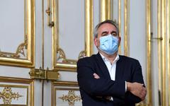 Vaccin contre le coronavirus : Macron a commis "une faute gravissime", selon Bertrand