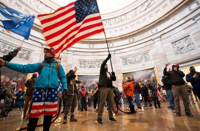 Washington : les militants pro-Trump envahissent le Capitole