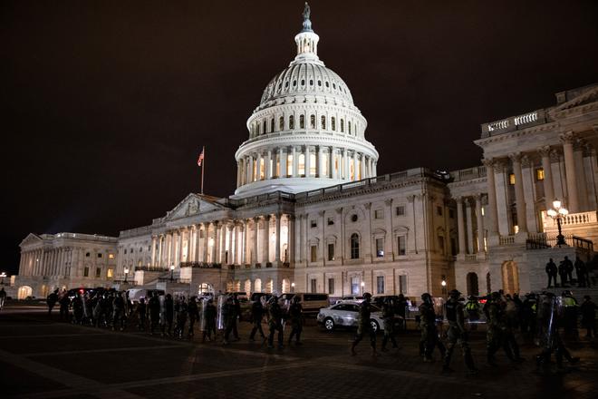 États-Unis : des manifestants pro-Trump ont envahi le Capitole, scènes de violences