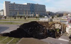 Naples : un gouffre énorme s’est ouvert dans le parking d’un hôpital