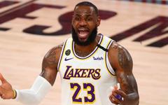 NBA – LeBron détruit pour ses commentaires sur Donald Trump et Washington