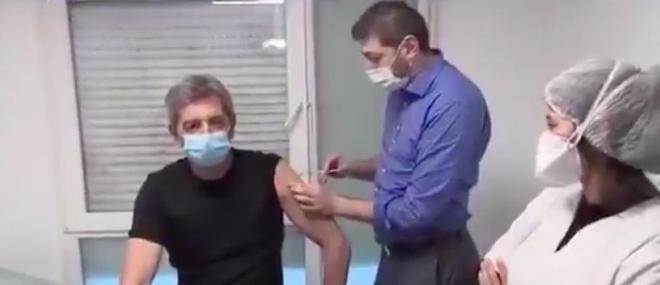 Coronavirus - Michel Cymes se fait vacciner: "Je me dis que si je me fais vacciner, peut être que les Français vont se dire "Si lui il l’a fait, on peut le faire aussi" " - VIDEO