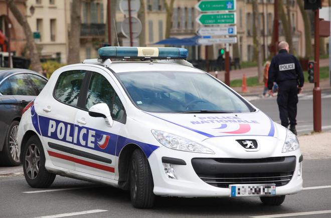 Evry-Courcouronnes : une patrouille de police percute une voiture, trois blessés