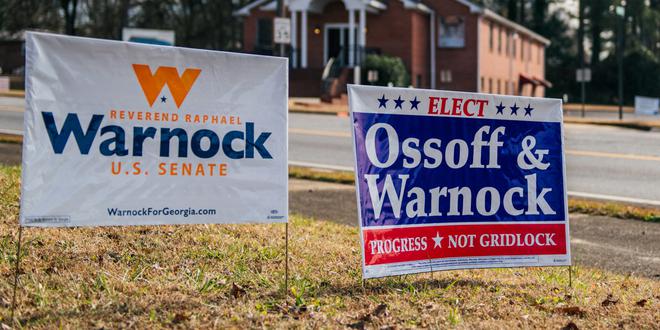 Aux Etats-Unis, le démocrate Raphael Warnock remporte une sénatoriale cruciale en Géorgie