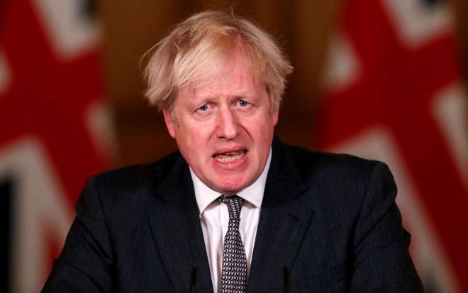 Covid-19 : Boris Johnson envisage des restrictions plus strictes en Angleterre
